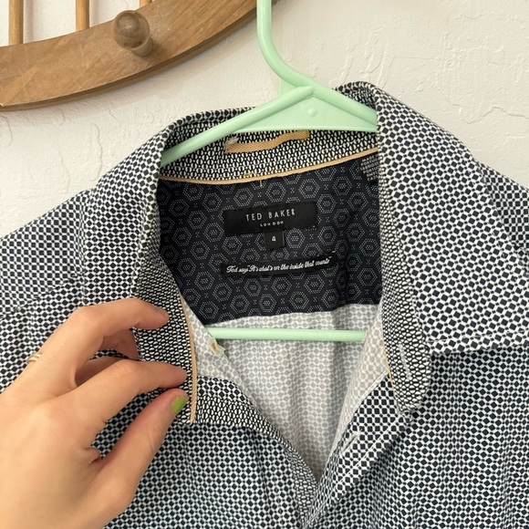 Ted Baker London Short Sleeve Dress Shirt Size 4 Diamond Navy Blue White - Picture 3 of 8